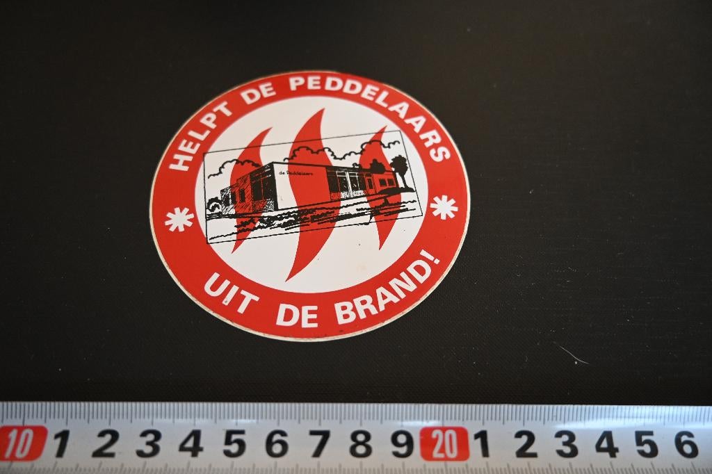 sticker Helpt De Peddelaars uit de brand !, Ophalen, Zo goed als nieuw, Sticker