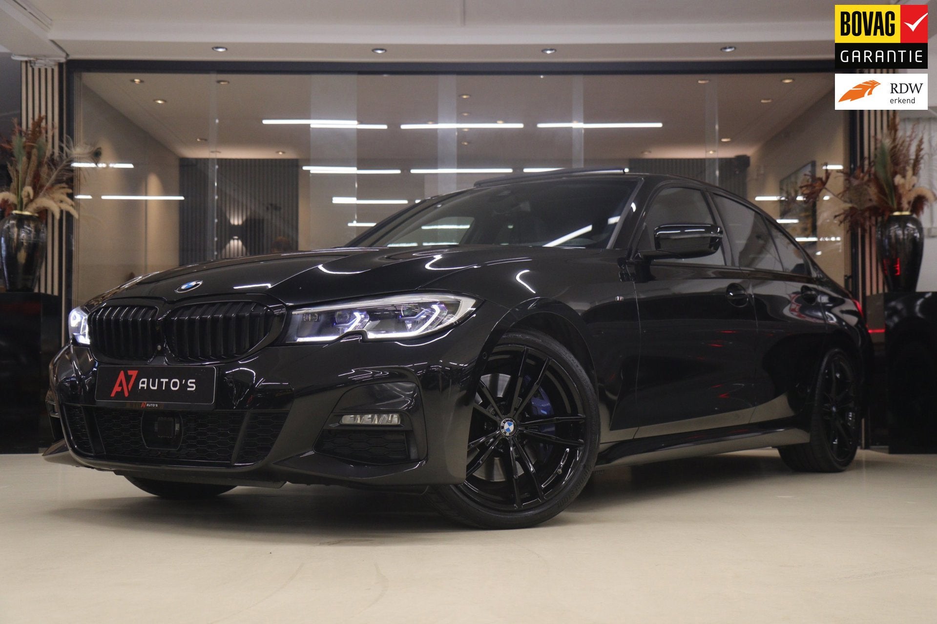 BMW 3-serie 330i High Executive PANO/CARPLAY/SFEER/HK/HUD/VO, Auto's, Automaat, 1998 cc, 4 cilinders, 259 pk