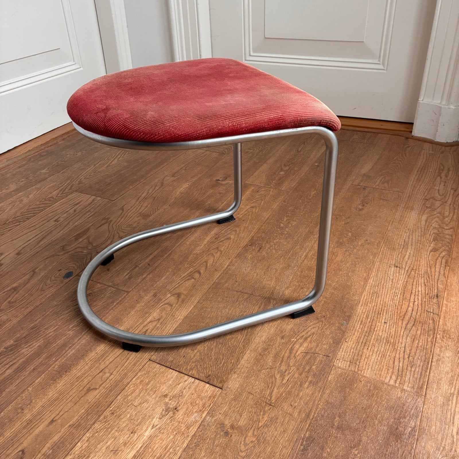 Vintage Gispen 412 hocker - voetenbankje. Mat chroom, Huis en Inrichting, Stoelen, Gebruikt, Ophalen of Verzenden, Metaal, Eén