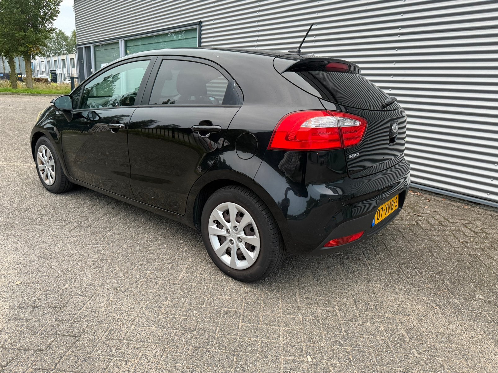 Foto 4 van Kia Rio 1.2 I 5DRS 2012 Zwart super pack. Navigatie,airco.