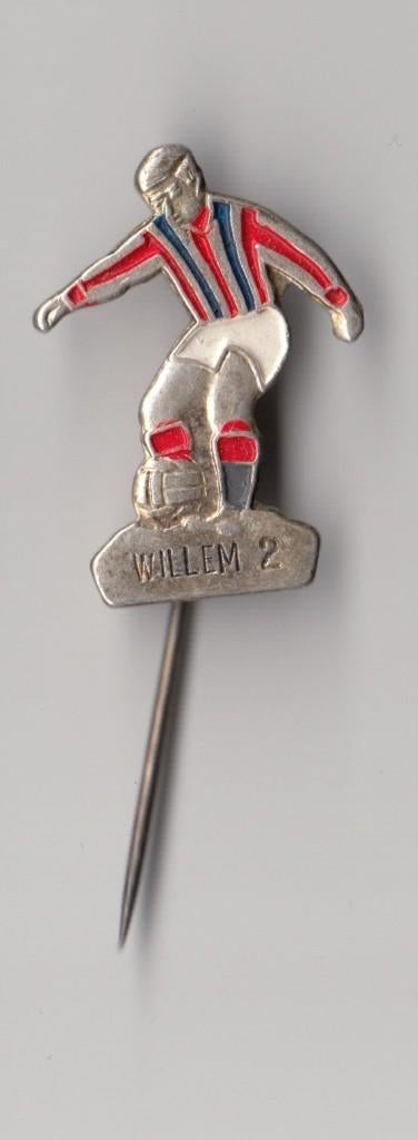 Voetbal Willem 2 II Tilburg Zilvervoetje speldje, Verzamelen, Speldjes, Pins en Buttons, Gebruikt, Niet vindbaar, Niet vindbaar