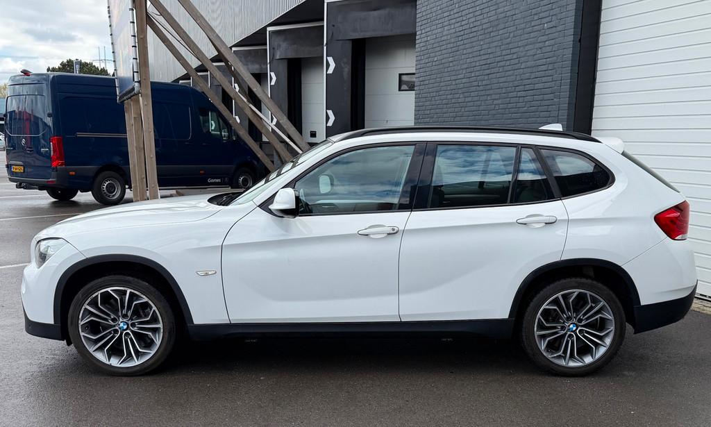 BMW X1 XDrive28i Executive AUTOMAAT/6CILLINDER/CRUISE/NAVI, Euro 5, Stof, Gebruikt, Zwart
