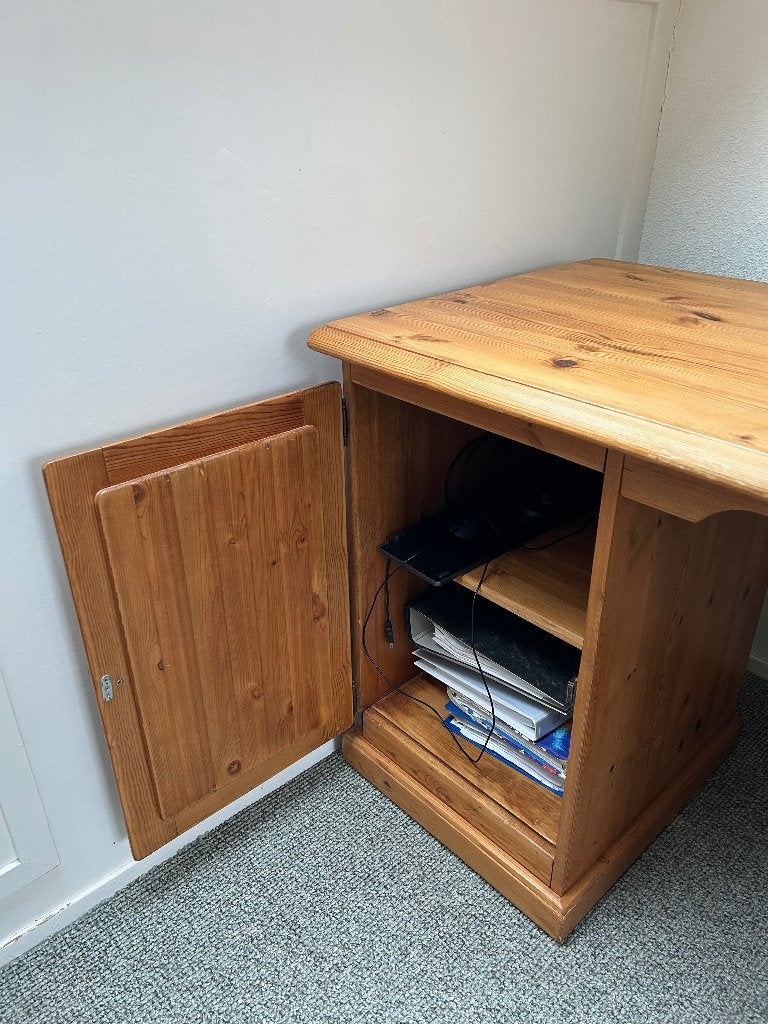 Massief grenen bureau (140x60x75), Huis en Inrichting, Ophalen, Met lades, Gebruikt, Hout