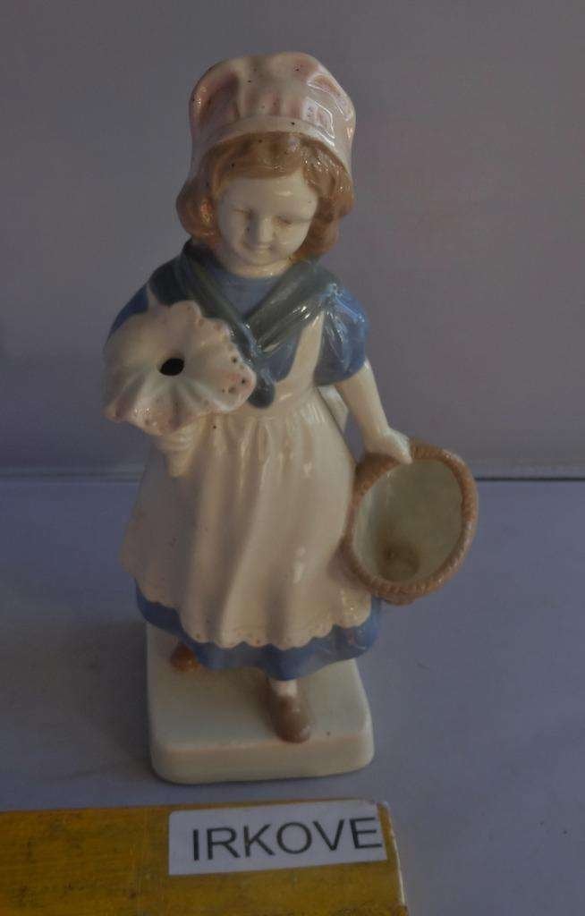 ROYAL ALBERT ANTIEK * BOERIN MET MAND * Tevens Vaasje ! *, Antiek en Kunst, Antiek | Porselein, Verzenden