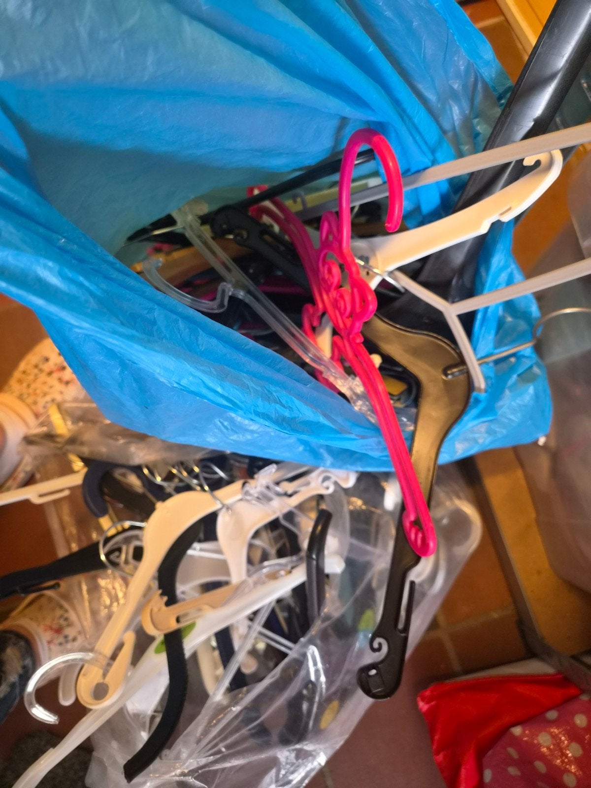 kleerhangers gratis ongeveer 100 stuks, Ophalen, Kinderen