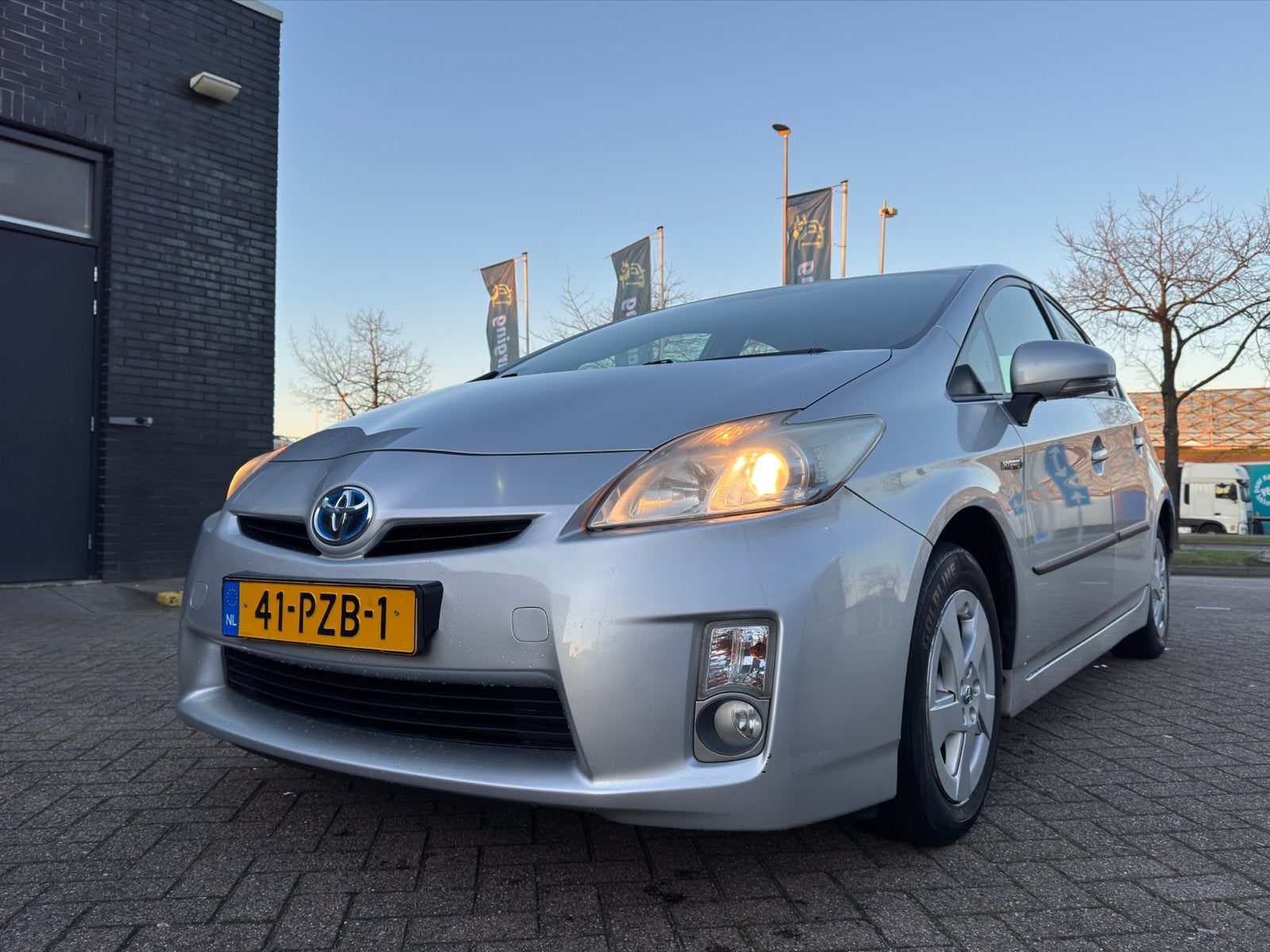 Toyota Prius 1.8 100% Full Hybrid Aut APK 05-2027 100% motor, Auto's, Stof, 4 cilinders, Origineel Nederlands, Prius