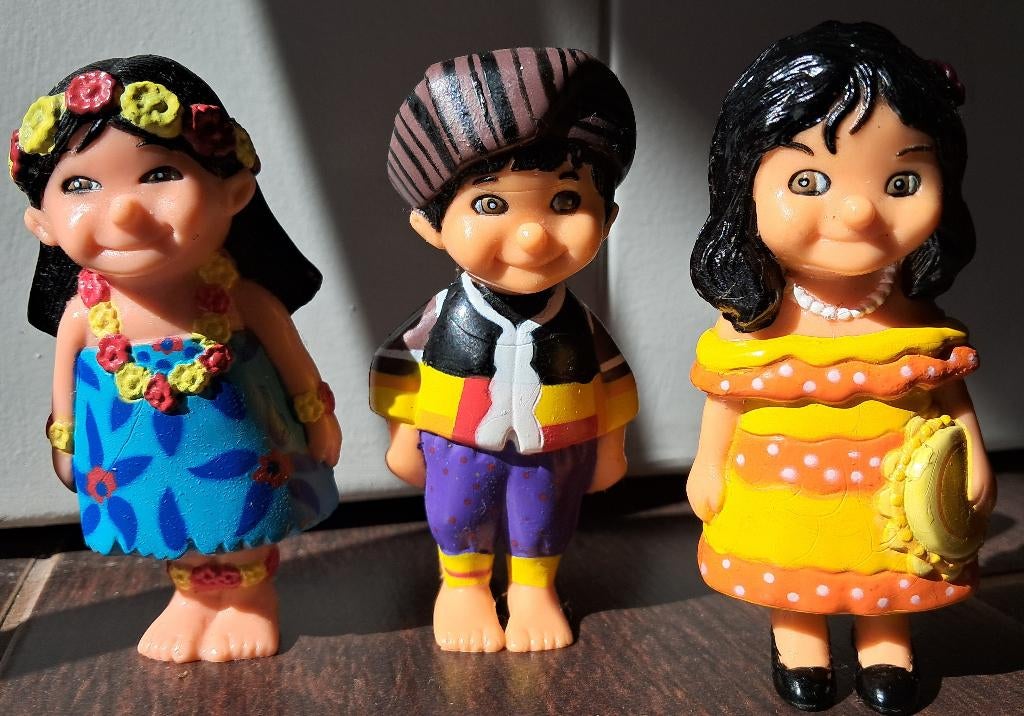 3 kleurrijke poppetjes, Ophalen of Verzenden, Zo goed als nieuw