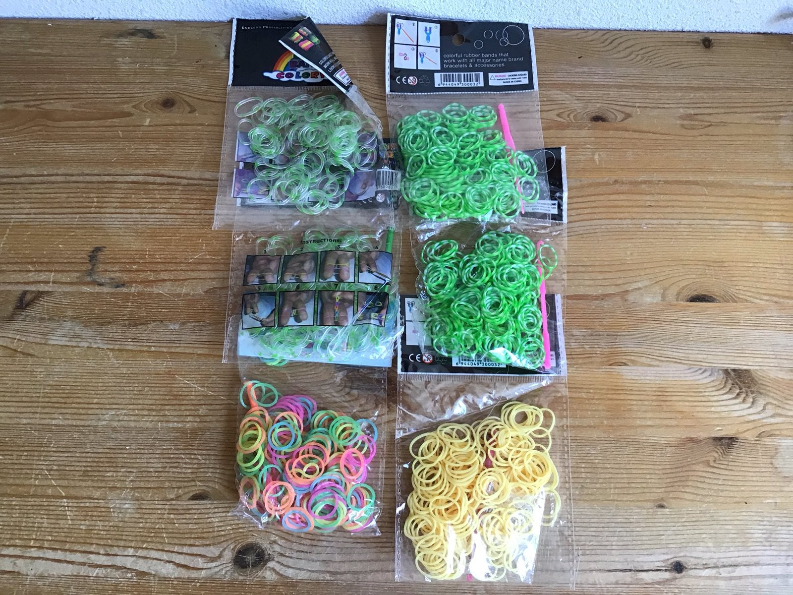 10 Zakjes loom bandjes, pakjes loom elastiekjes., Ophalen of Verzenden, Zo goed als nieuw