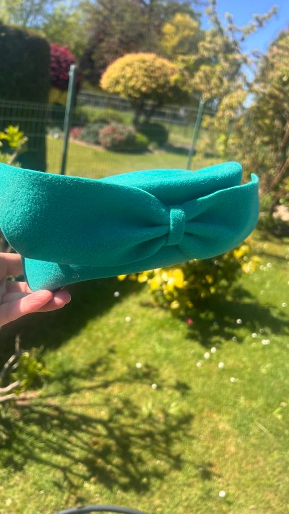 Vintage groene hoed met strik - Maison de Paris, Ophalen of Verzenden, Nieuw, One size fits all, Hoed