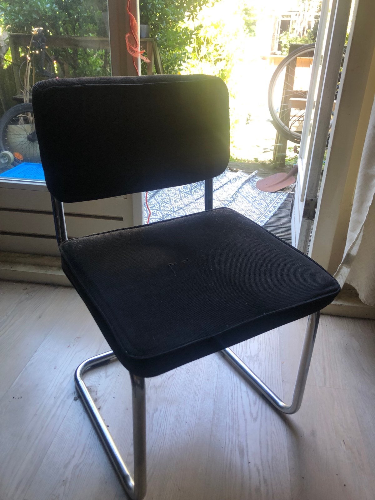 Buisframe stoel met zwarte rib stof - Gebruikt, Ophalen, Gebruikt, Zwart, Metaal