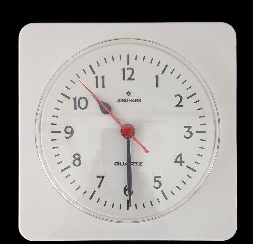 Junghans vintage plastic wandklok, Vintage, Ophalen of Verzenden, Wit, Wandklok