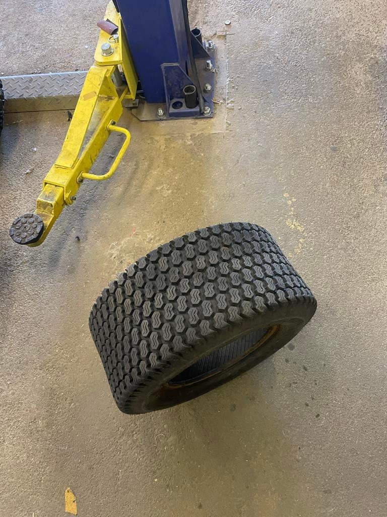 23x10.50-12 band voor Knikmops 90/100 minishovel (99% profie, Ophalen of Verzenden, Gebruikt