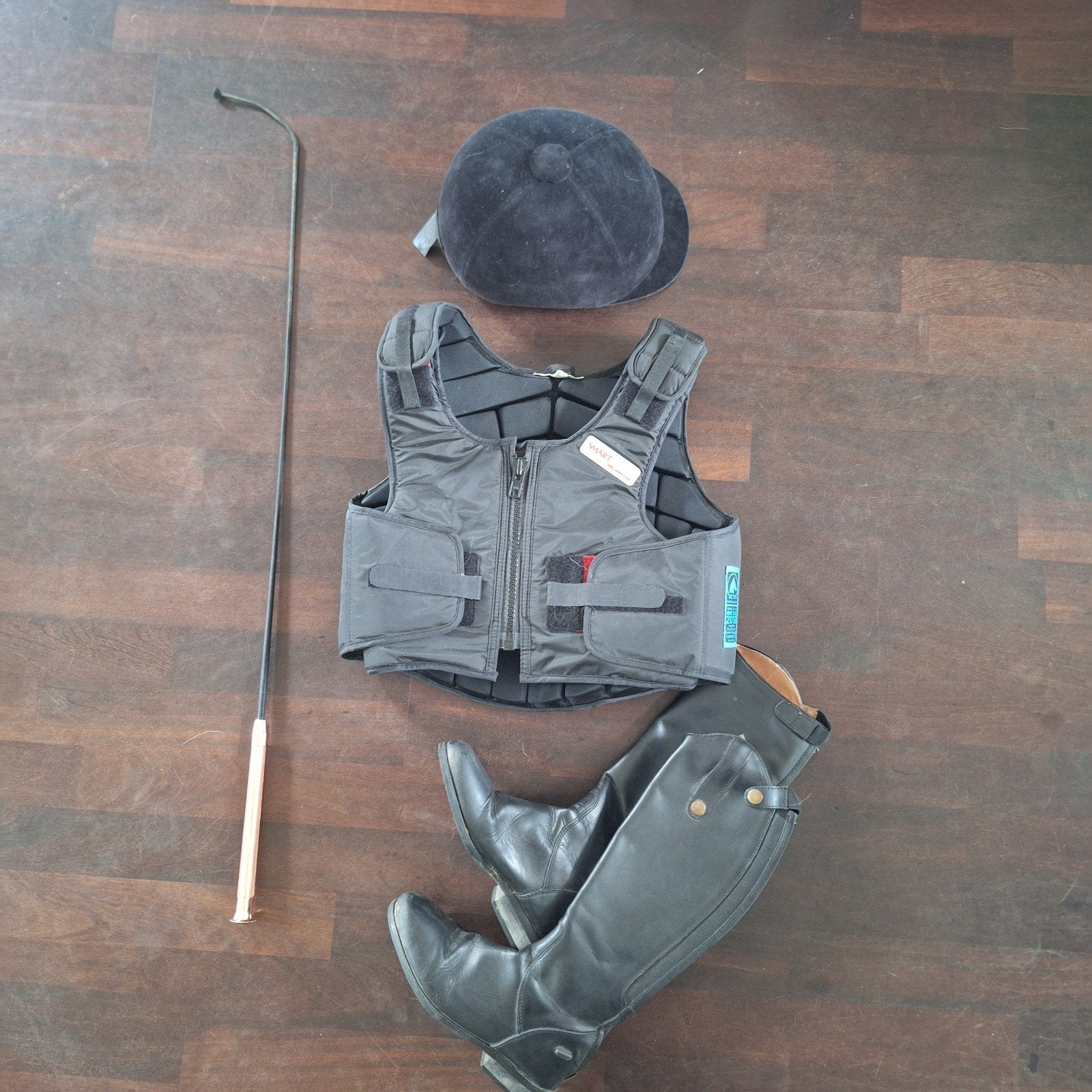 Paardrijcap, bodyprotector, leren paardrijlaarzen, Ophalen of Verzenden, Zo goed als nieuw