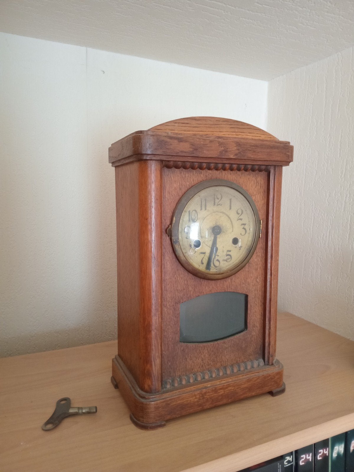 Antieke houten tafelklok - P. Nobel Spijkenisse, Ophalen of Verzenden