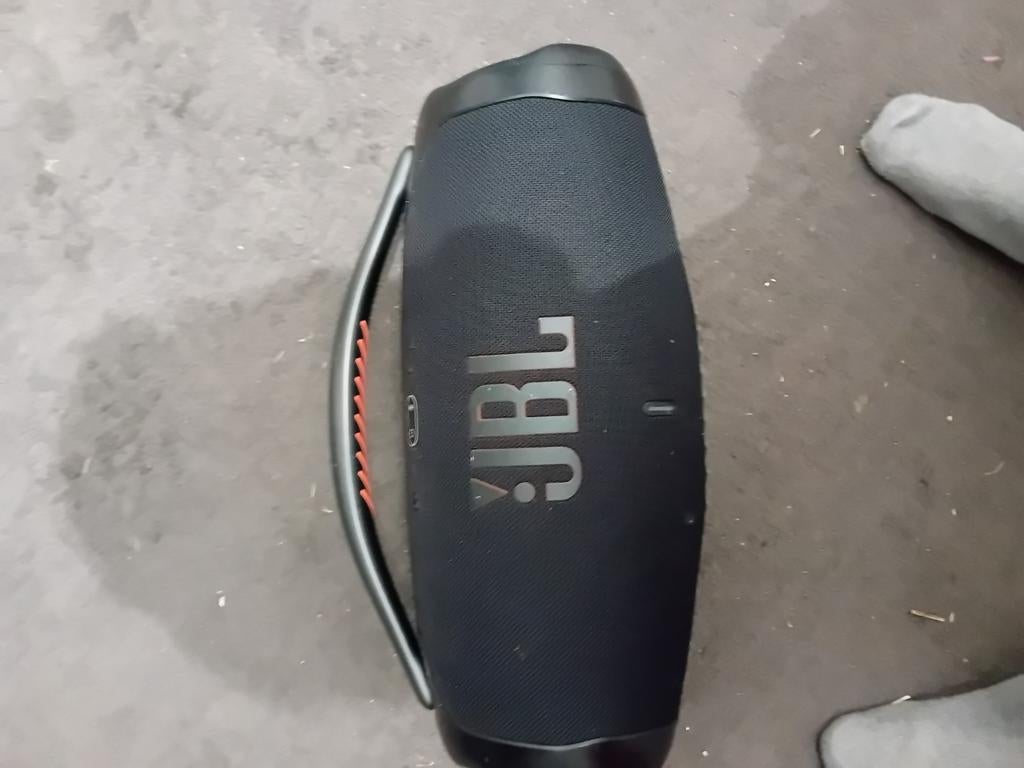 JBL Boombox 3 met lader - Goede staat, JBL, Overige typen, Ophalen of Verzenden, Zo goed als nieuw