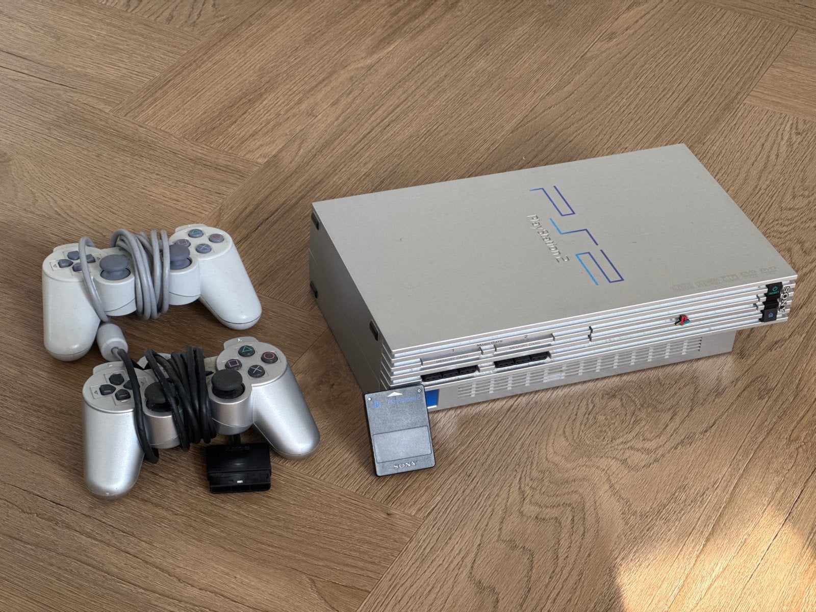 Sony PlayStation 2 (PS2) Fat met 2 controllers, 2 spelers, Ophalen of Verzenden, Gebruikt, Vanaf 3 jaar
