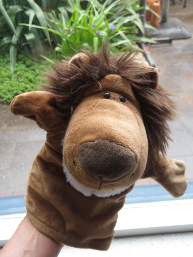 Handpop Stoere Leeuw poppenkastpop meet ca 25 cm, Overige typen, Ophalen of Verzenden, Zo goed als nieuw, Middelgroot (20 tot 80 cm)