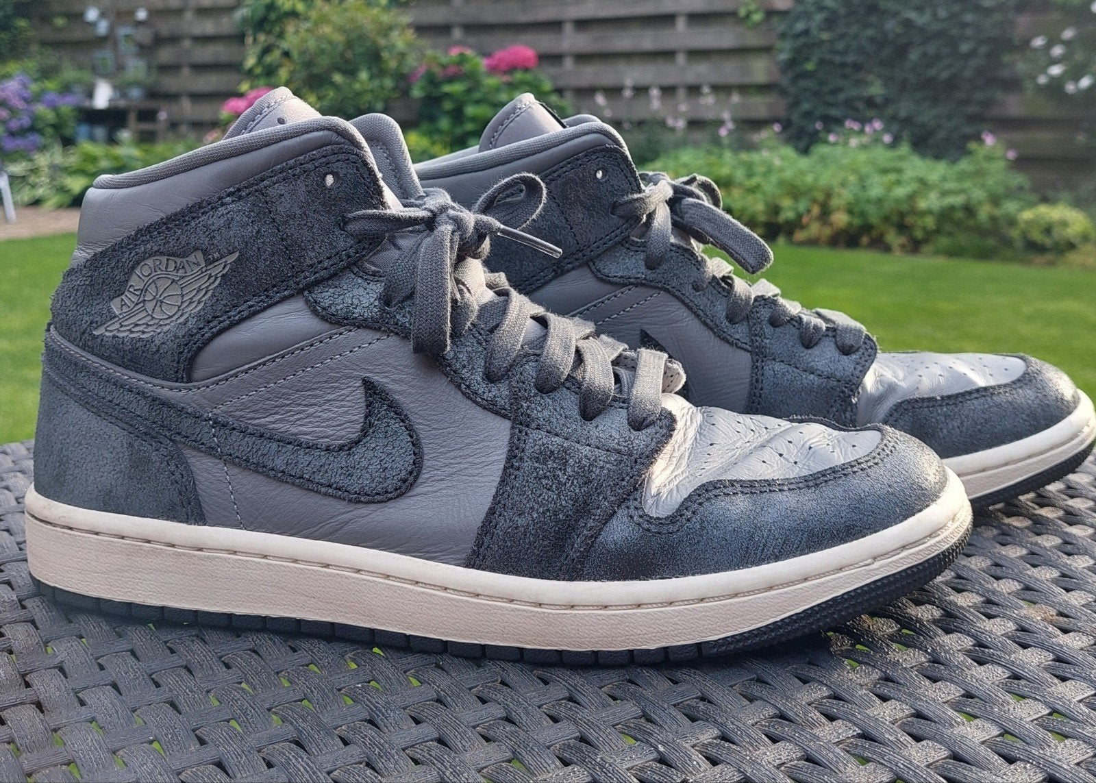 Air Jordan 1 Mid SE 'Distressed Smoke Grey 42, Nike Air Jordan, Ophalen of Verzenden, Sneakers of Gympen, Grijs