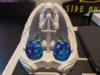 3D Geprinte Dobbelsteenhouder - Engel met Zwaard, Ophalen of Verzenden, Nieuw, Custom 3D Print
