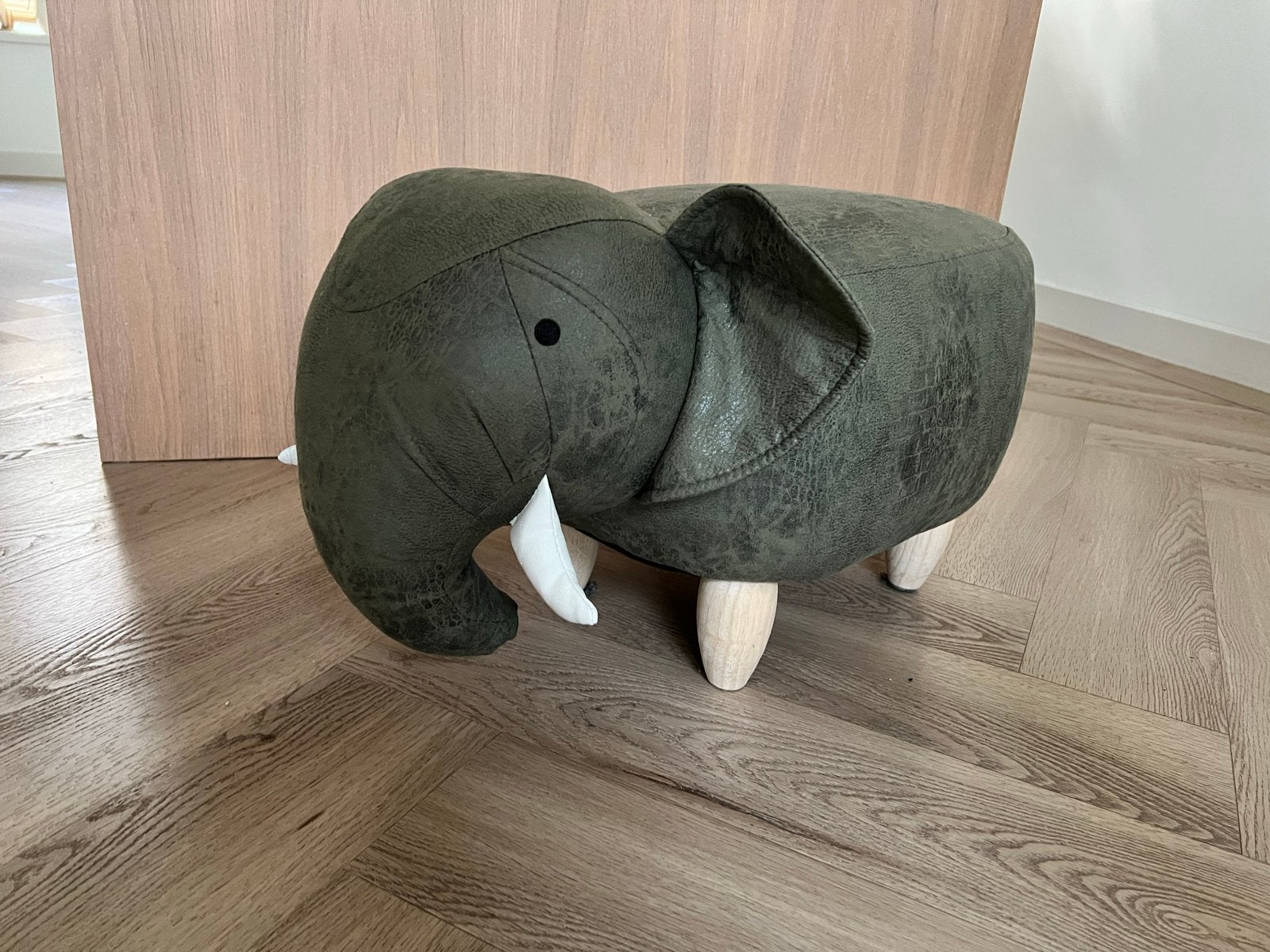 Leuke olifant poef/voetenbankje voor kinderkamer, Ophalen, Zo goed als nieuw, Groen, Kunststof
