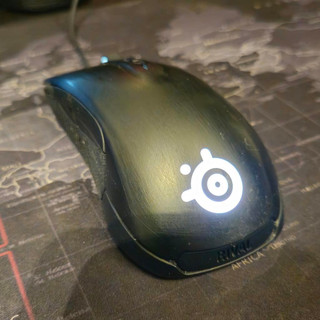 SteelSeries Rival optische muis en xtrfy muismat, Ophalen of Verzenden, Zo goed als nieuw