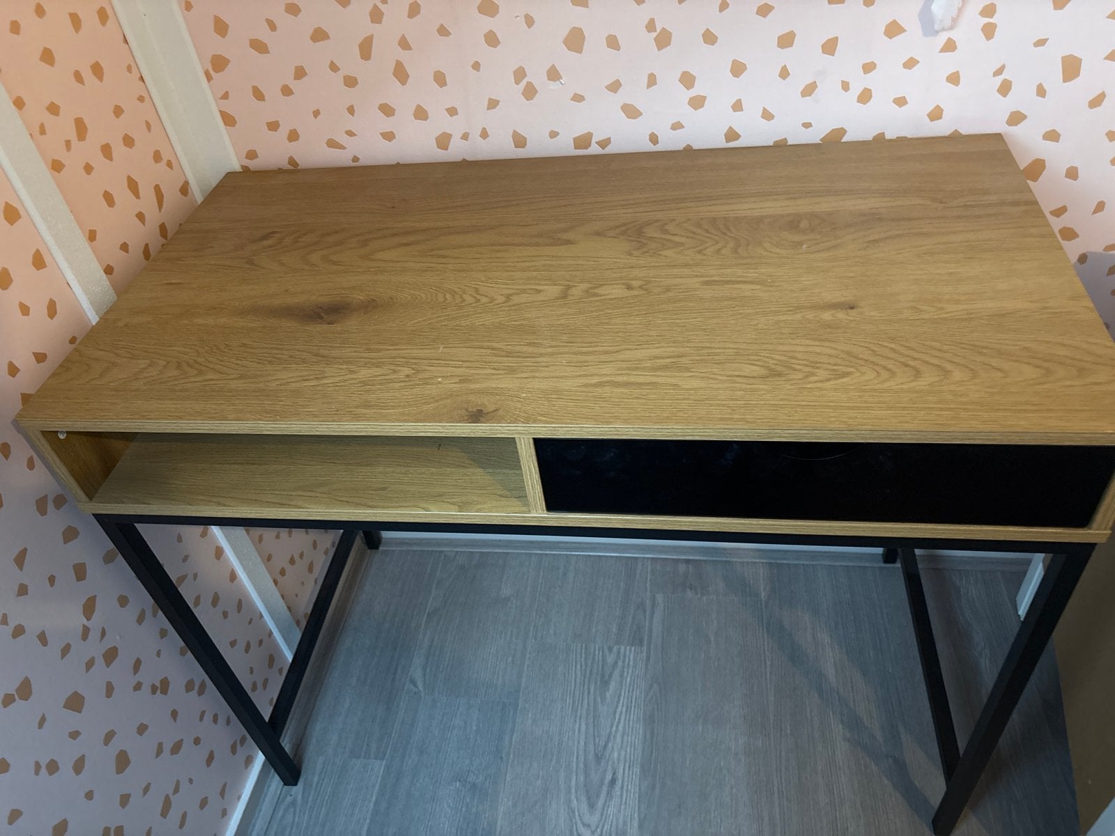 JYSK Trappendal bureau - modern en compact, Ophalen, Spaanplaat of MDF, Bruin, Zo goed als nieuw