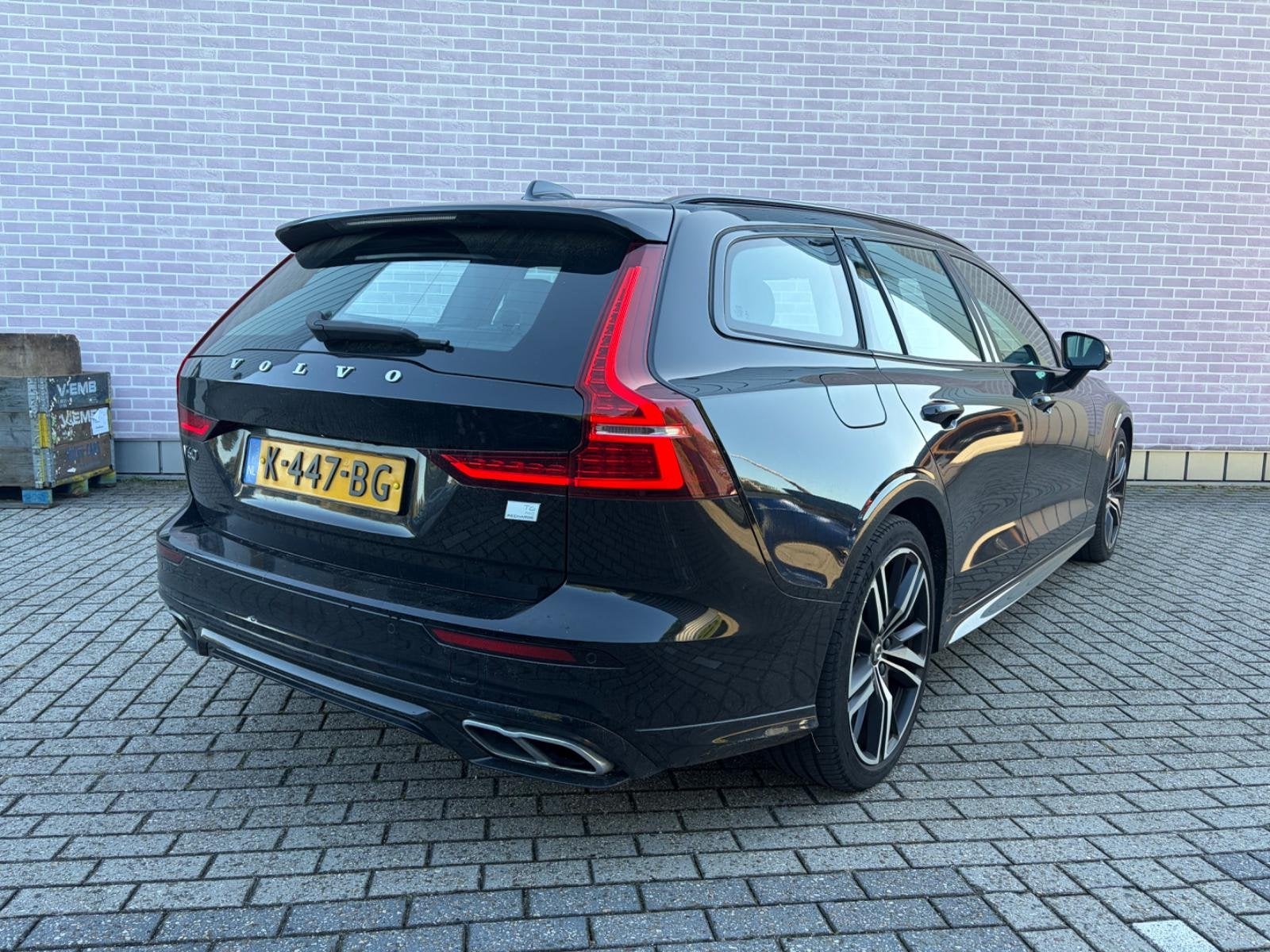 Volvo V60 2.0 T6 Recharge AWD R-Design | Plug-in Hybrid (PHE, Gebruikt, 4 cilinders, Leder en Stof, Hybride Elektrisch/Benzine