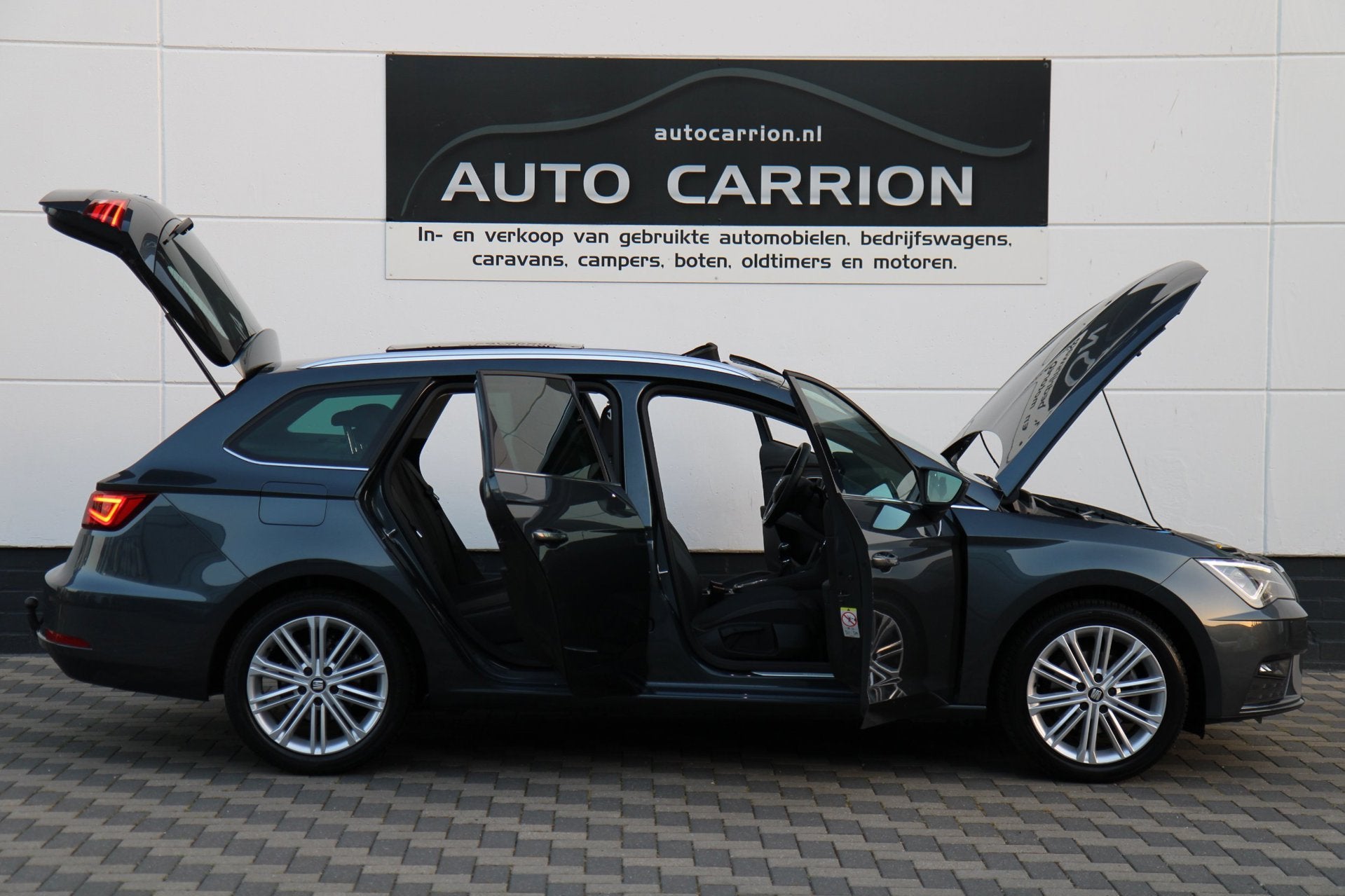 Seat Leon ST 1.5 TSI 150PK Xcellence Pano Carplay ECC Haak, Voorwielaandrijving, Zwart, 4 cilinders, 150 pk