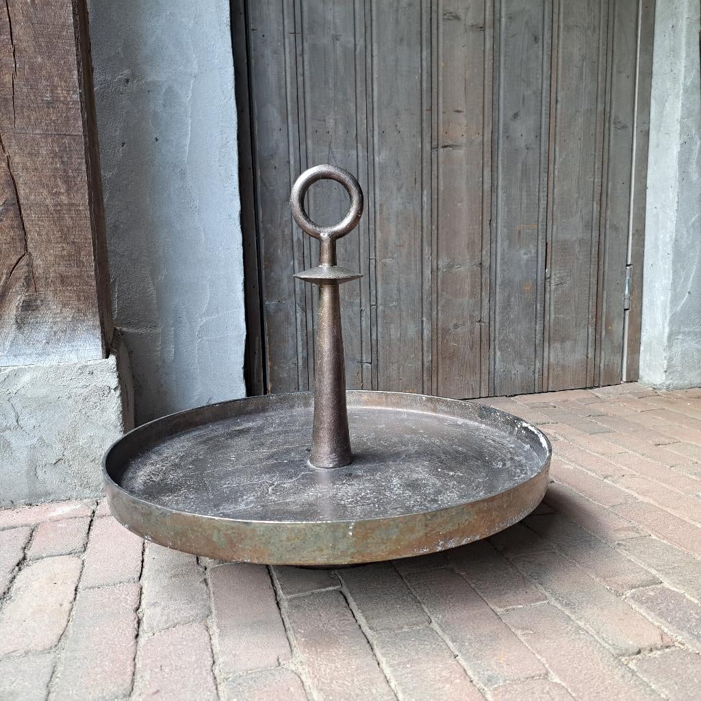 Grote zware metalen étagère plateau schaal op voet *Etage3*, Huis en Inrichting, Gebruikt, ., Ophalen of Verzenden, .