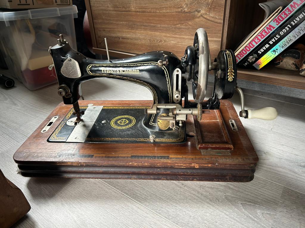 Frister & Rossmann naaimachine., Ophalen