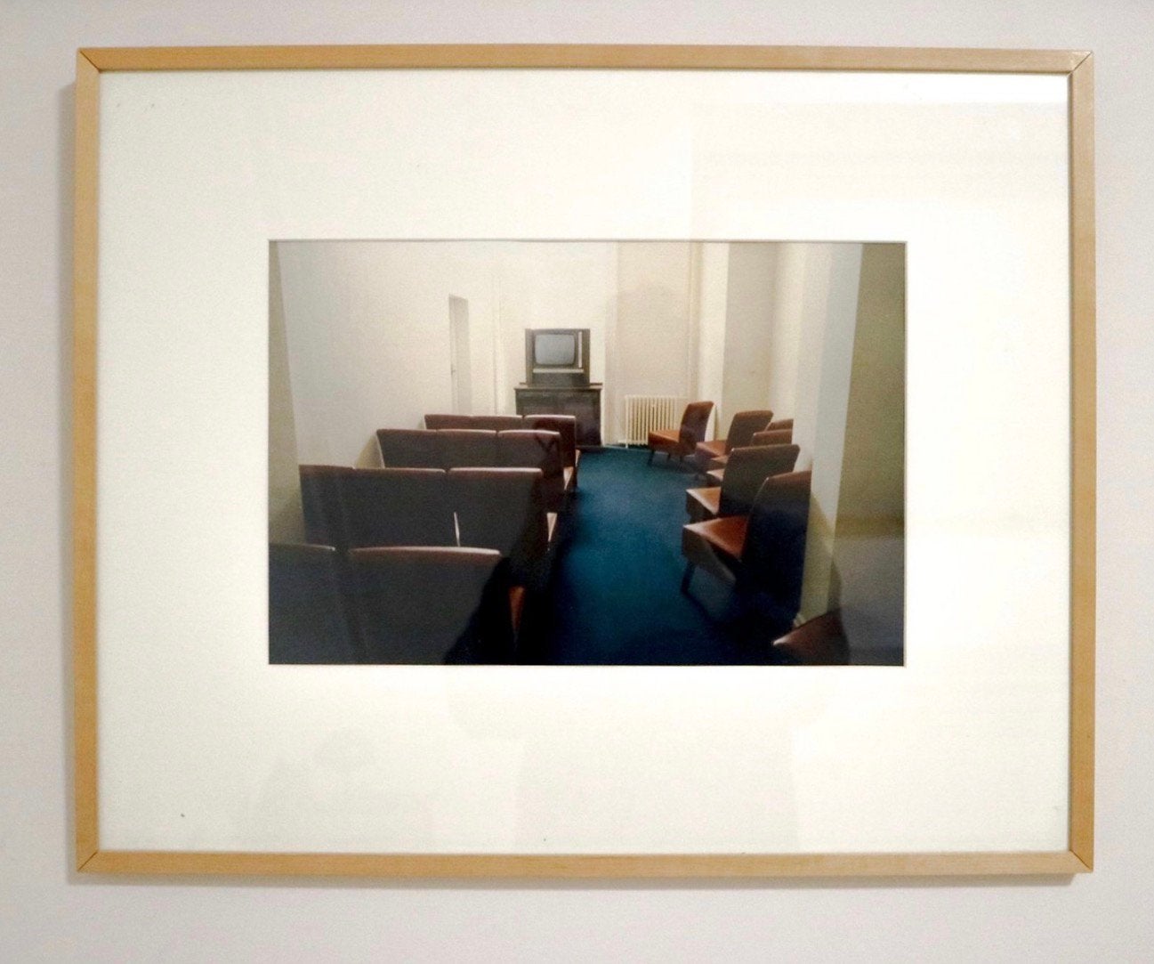 Candida Höfer, TV Lounge Scarborough, 1980., Antiek en Kunst, Verzenden
