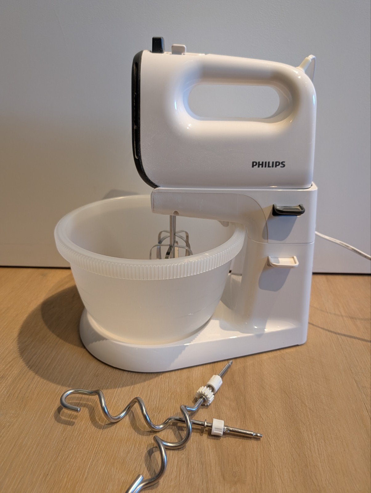 Philips HR3745/00 Handmixer met standaard en kom, Gebruikt, 3 snelheden of meer, Ophalen of Verzenden, 2 tot 3 liter