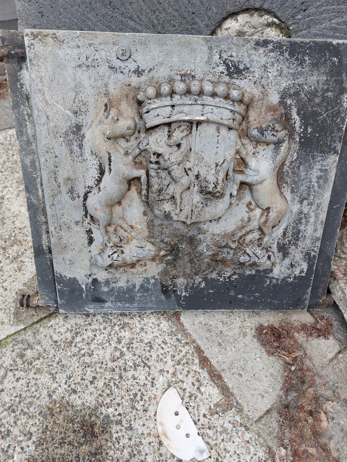 Antieke Aluminium Radiator met Familie- of Stadswapen, Ophalen
