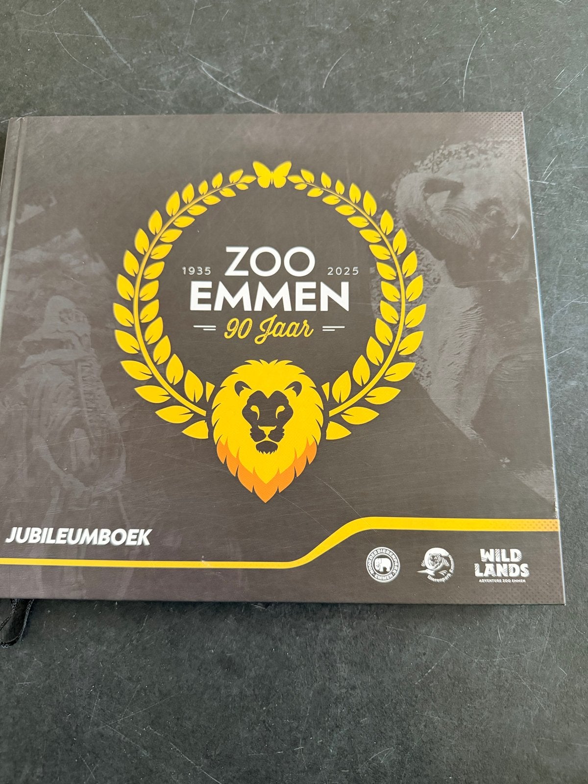 Jubileumboek Wildlands Adventure Zoo Emmen 90 jaar, Ophalen of Verzenden, Zo goed als nieuw, Overige onderwerpen
