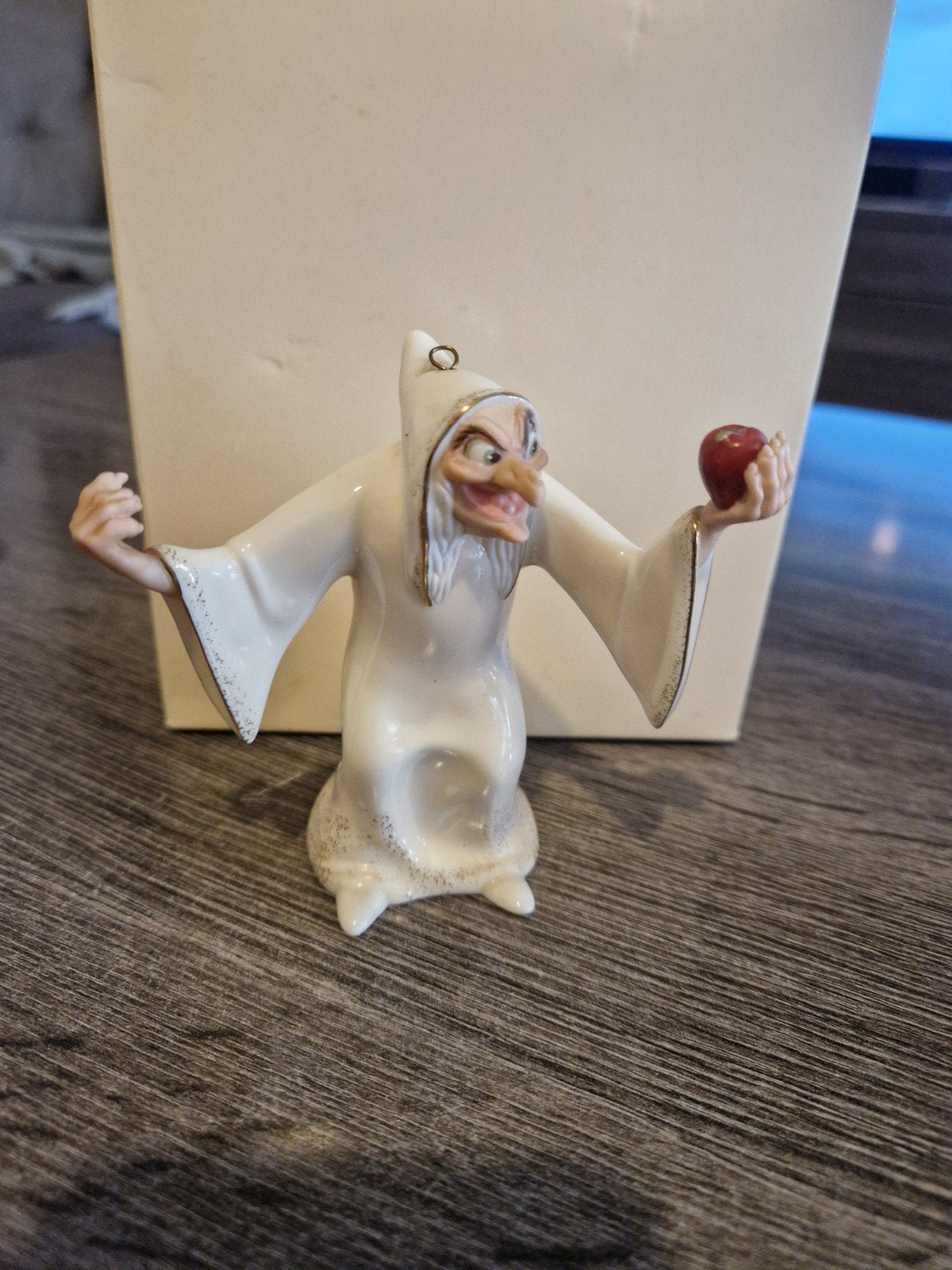 disney lenox heks van sneeuwitje, Verzamelen, Disney, Ophalen of Verzenden, Sneeuwwitje of Doornroosje, Zo goed als nieuw, Beeldje of Figuurtje