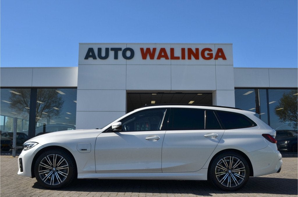 BMW 3 Serie Touring 320e M Pakket | SOH 92%| Panoramadak | L, Automaat, 1998 cc, Gebruikt, 4 cilinders