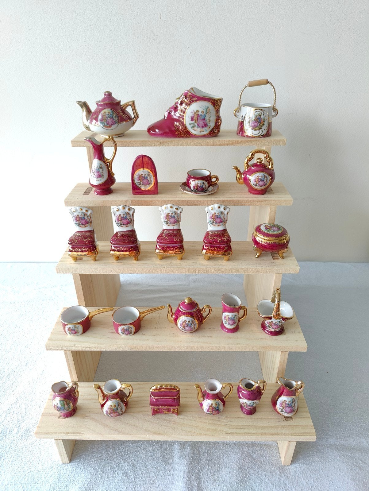 Miniatuur porseleinen theeservies en meubeltjes, Ophalen of Verzenden, Zo goed als nieuw, Porselein, Compleet servies