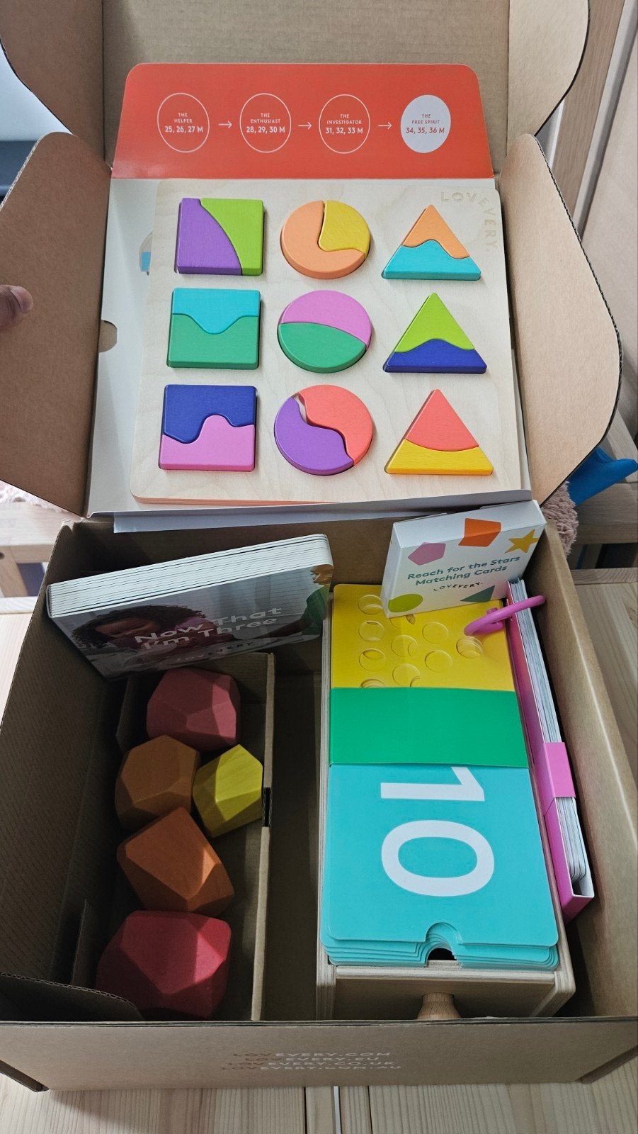 Lovevery Play Kit 'The Investigator' english (31-33 maanden), Ophalen of Verzenden, Zo goed als nieuw, Puzzelen