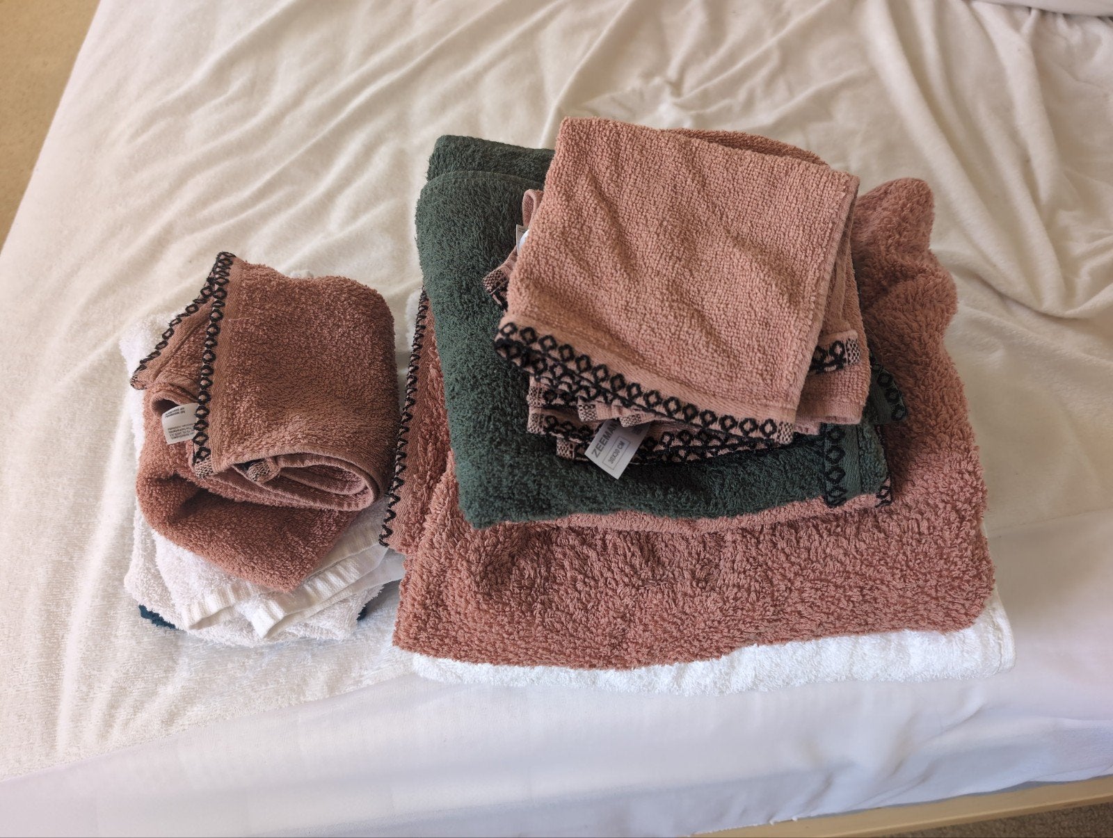 Towels - different sizes, Huis en Inrichting, Badkamer | Badtextiel en Accessoires, Ophalen, Gebruikt, Handdoek