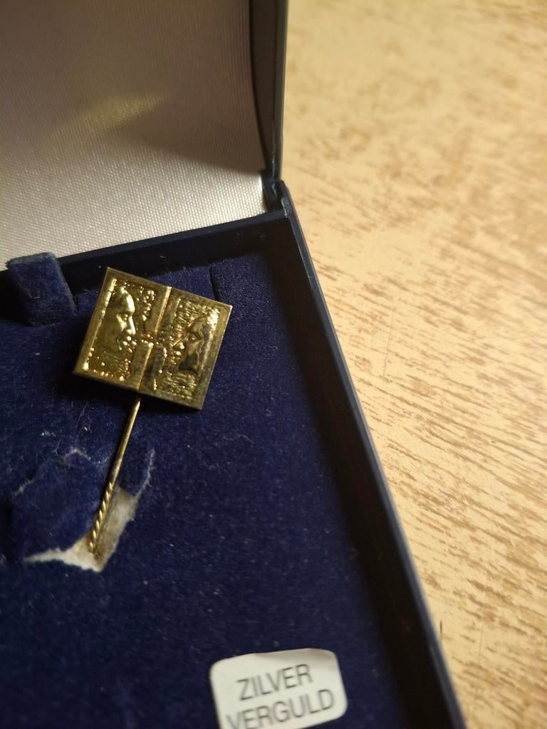 Goud op zilver  dasspeld, Antiek en Kunst, Antiek | Goud en Zilver, Ophalen of Verzenden, Zilver