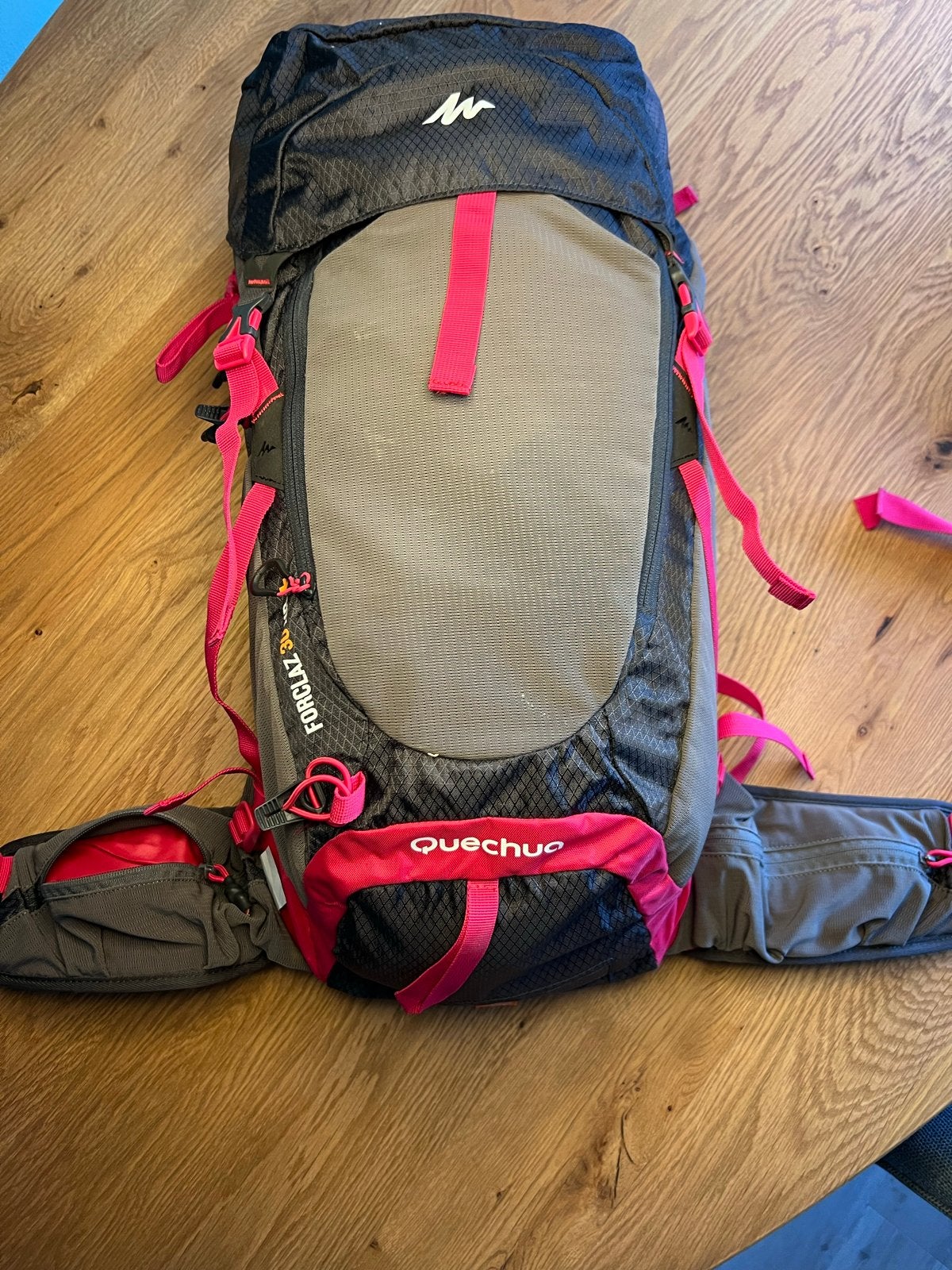 Quechua Forclaz 30 Air Trekking Rugzak - Zo goed als nieuw, 25 tot 40 cm, Ophalen of Verzenden, Zo goed als nieuw, Trekking