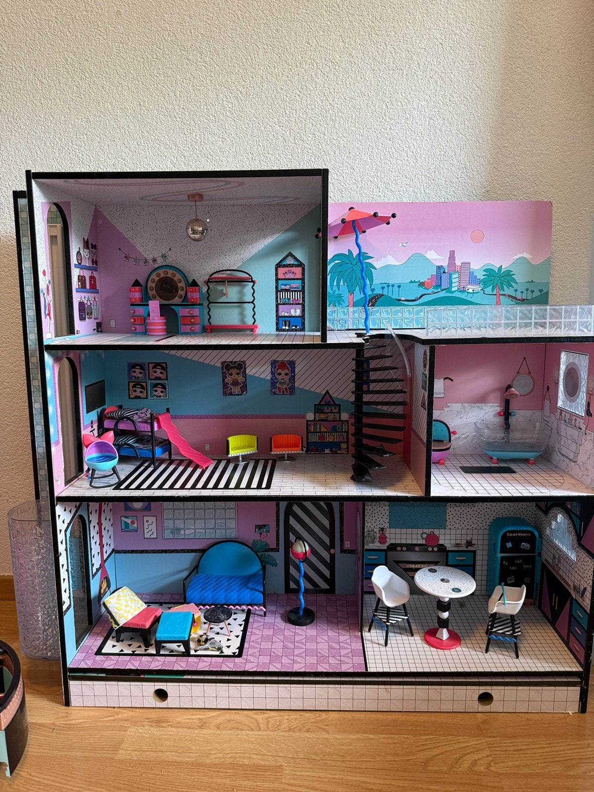 Groot LOL surprise poppenhuis met heel veel poppetje +extras, Kinderen en Baby's, Speelgoed | Poppenhuizen, Ophalen, Zo goed als nieuw