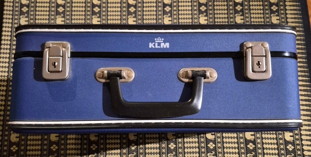 KLM koffer 35 x 39 cm retro blauw model, Verzamelen, Merken en Reclamevoorwerpen, Ophalen of Verzenden, Gebruikt, Gebruiksvoorwerp