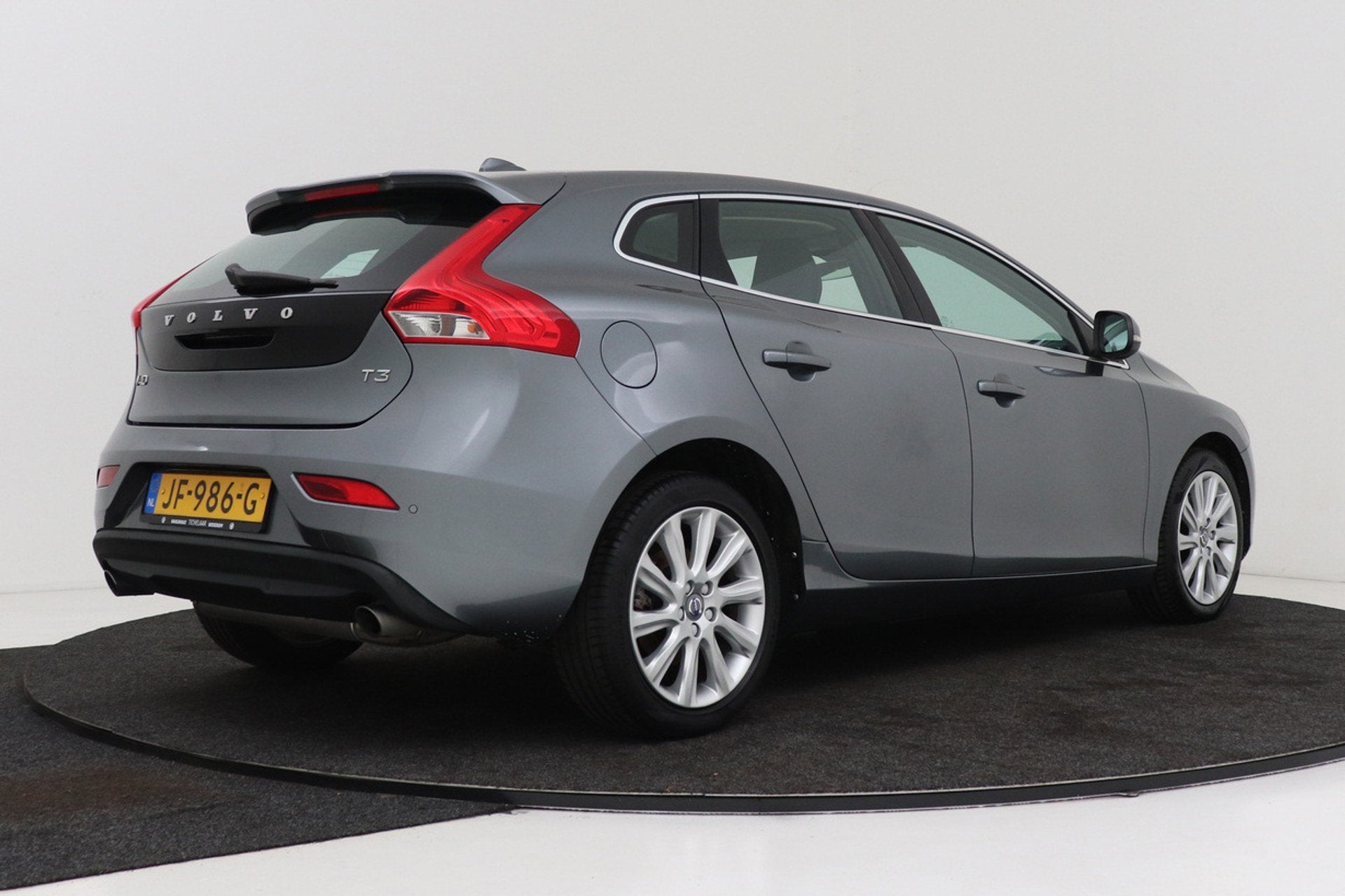 Volvo V40 2.0 T3 Nordic+ | Org NL | 51.000 KM! | Xenon | Sto, Voorwielaandrijving, Gebruikt, 4 cilinders, Leder en Stof