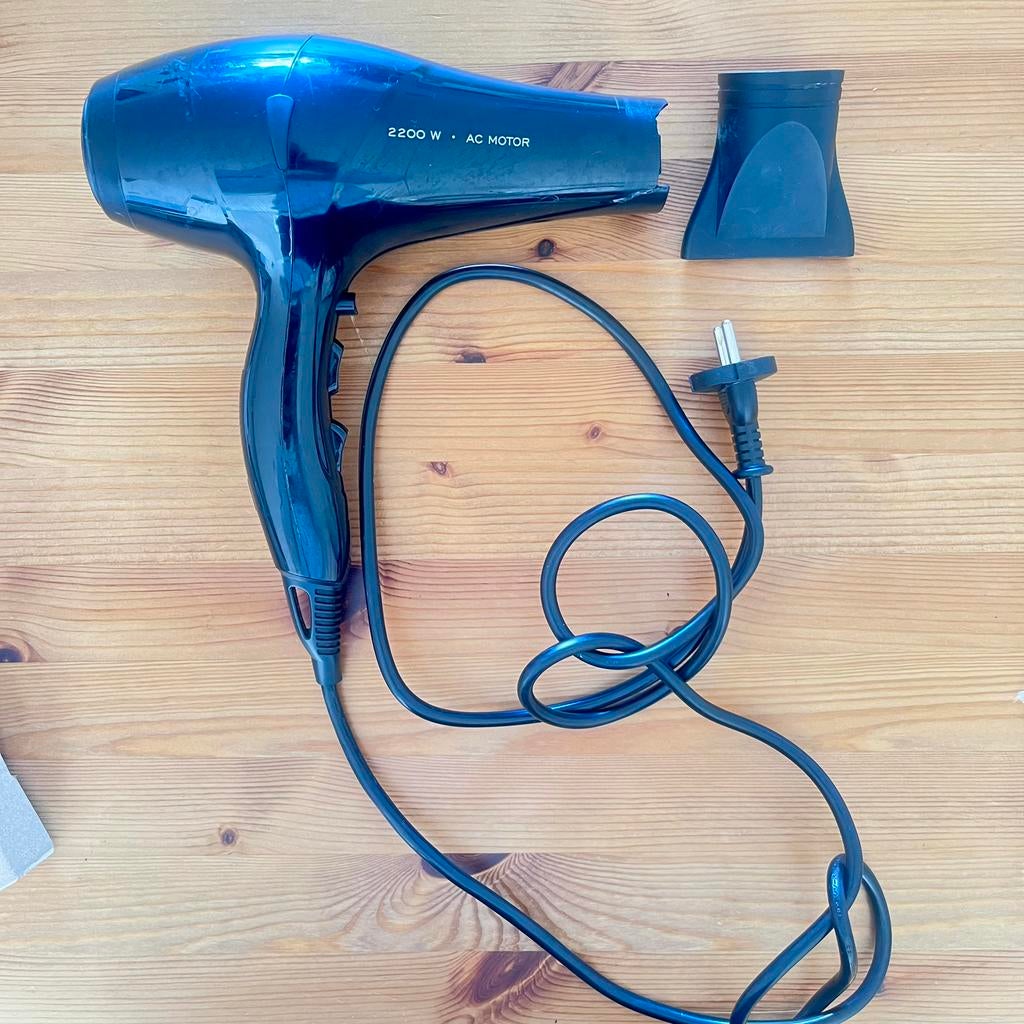 2200W hair dryer, Ophalen of Verzenden, Zo goed als nieuw