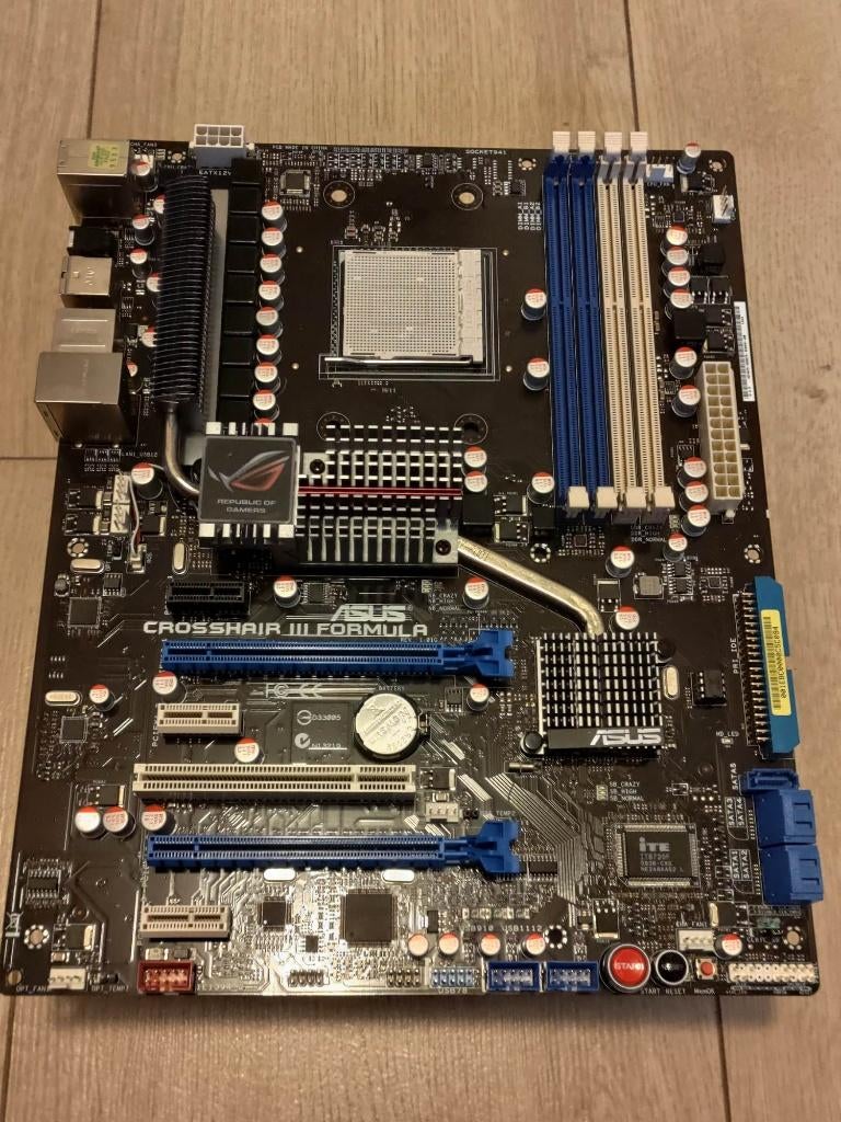 Asus Crosshair III Formula - DEFECT, Computers en Software, Moederborden, Socket AM3+, DDR3, Ophalen of Verzenden, ATX