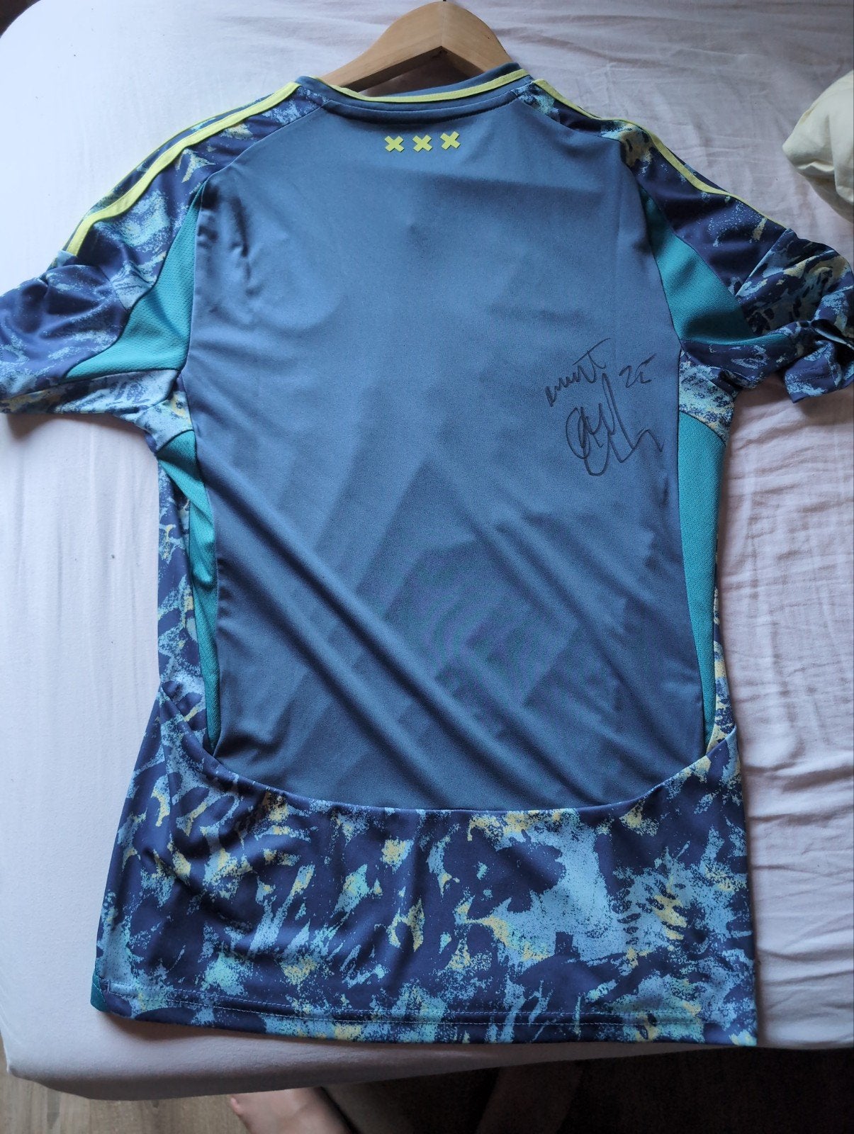 Ajax uitshirt 2022/2023 gesigneerd maat S, Maat S, Ophalen of Verzenden, Zo goed als nieuw, Shirt