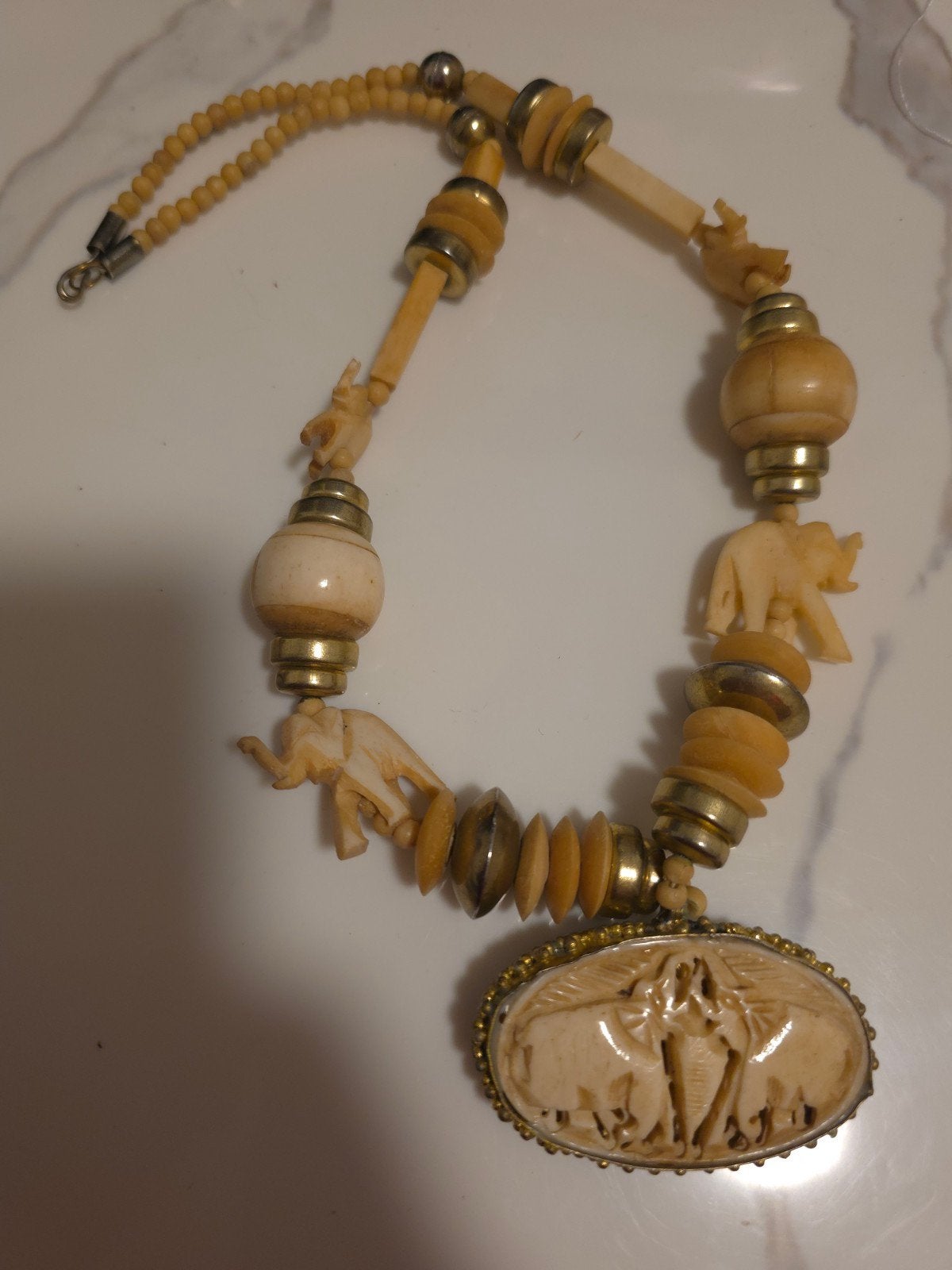 Vintage Ketting met Olifanten en Hanger, Sieraden, Tassen en Uiterlijk, Gebruikt, Beige, Onbekend, Ophalen of Verzenden