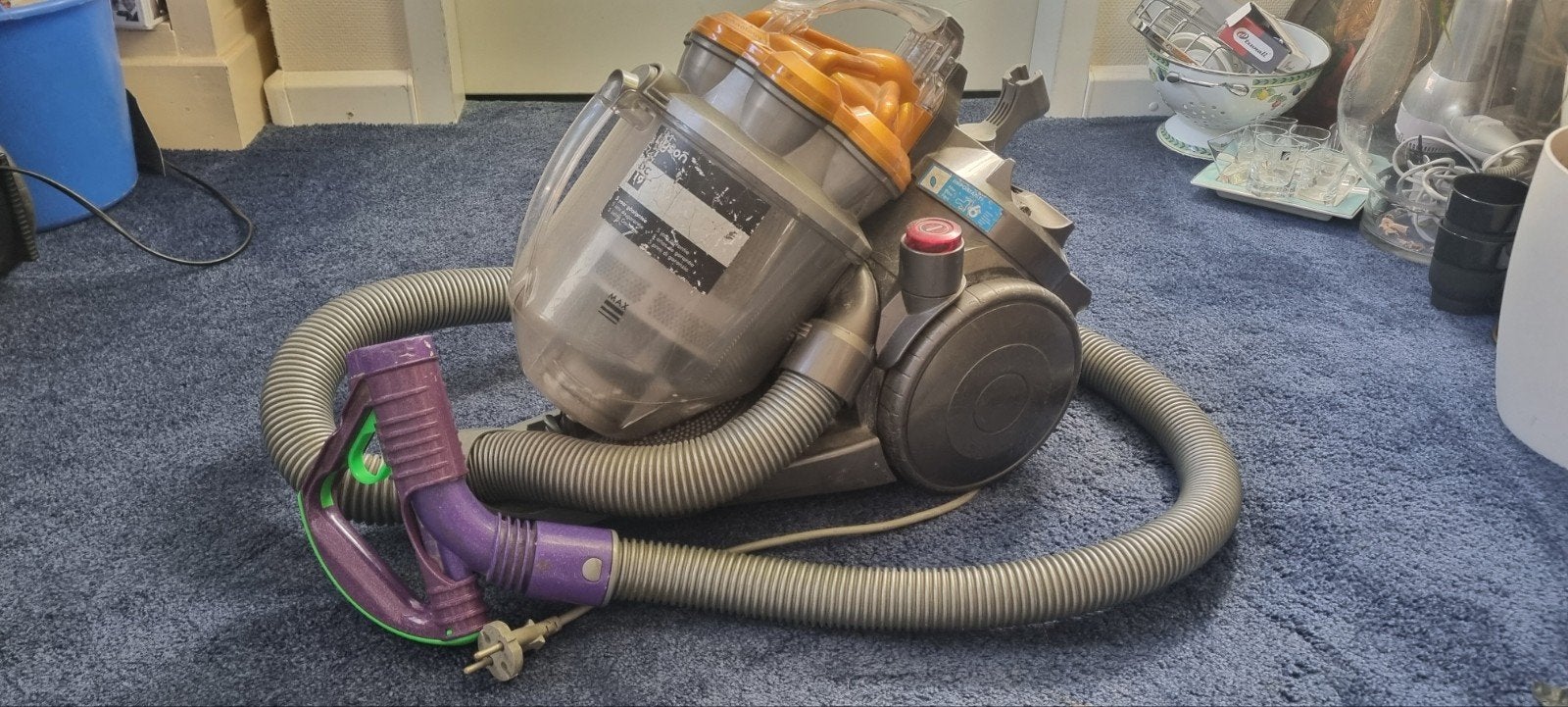 Dyson DC19 stofzuiger - Werkt perfect, zonder accessoires, Ophalen of Verzenden, Gebruikt