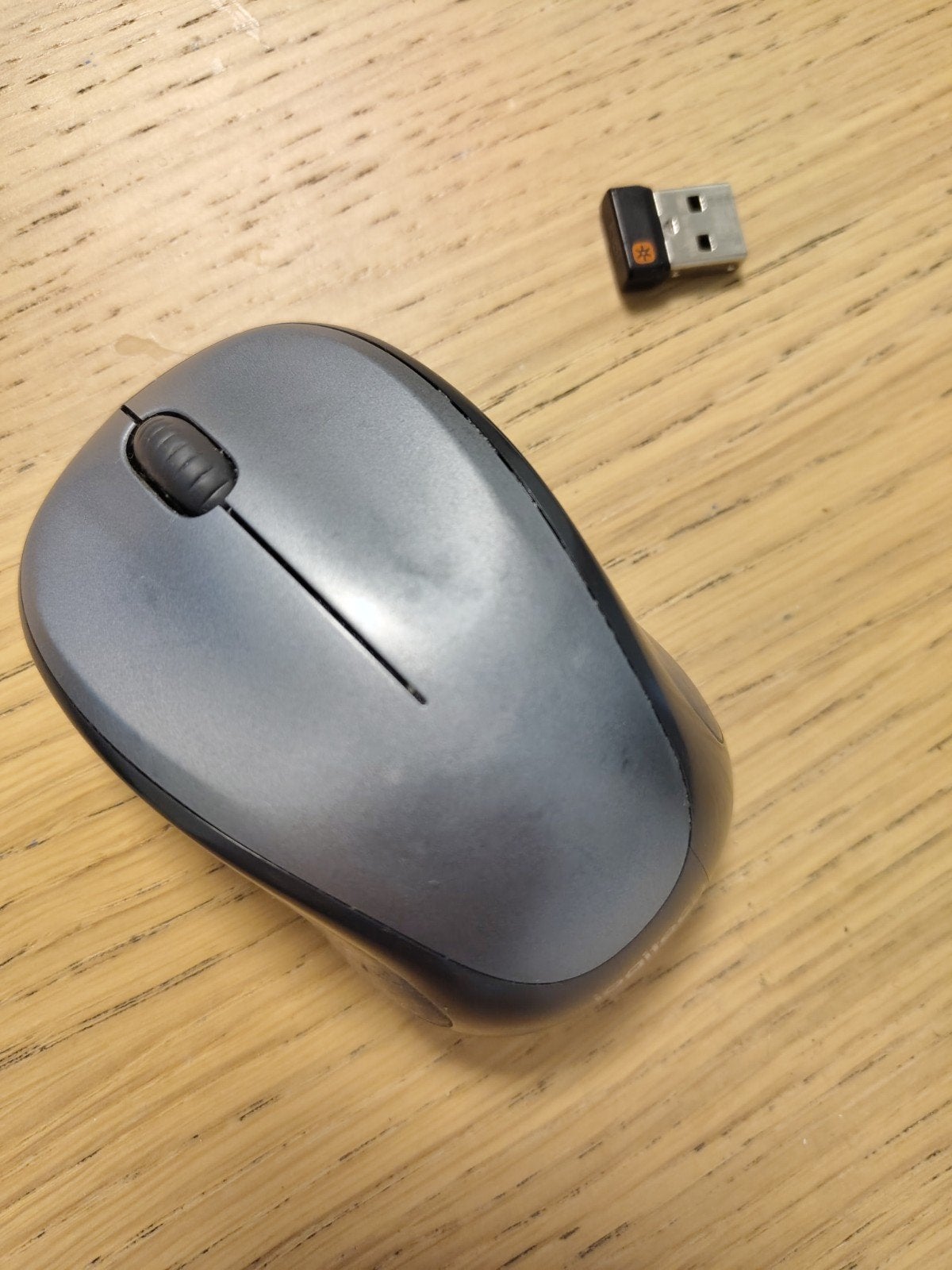 Logitech draadloze muis M235 2nd generation met USB dongle, Computers en Software, Muizen, Muis, Gebruikt, Ophalen of Verzenden